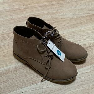 NWT CAT & JACK Tan ACU70 Hadrian Chukka Shoes/Boots Size 6 (Big Boy)